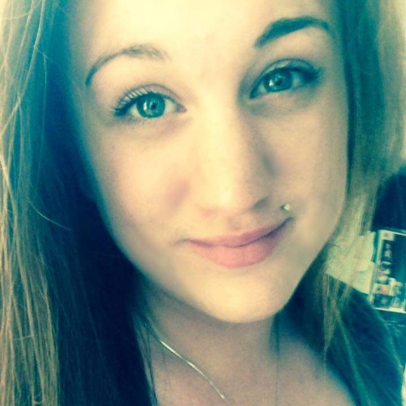 Meet your Posher, Nichole - Picture 1 of 2